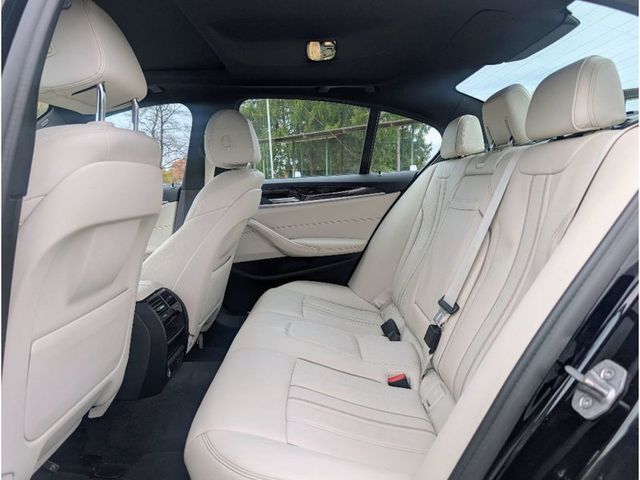 2022 BMW 5 Series 530i xDrive Sedan - 22964325 - 17