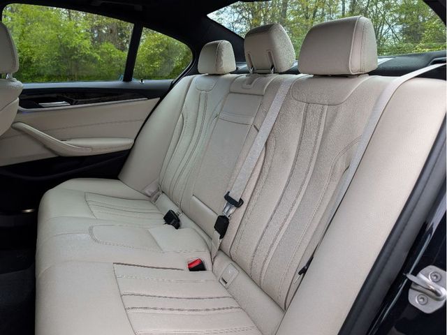 2022 BMW 5 Series 530i xDrive Sedan - 23010662 - 13