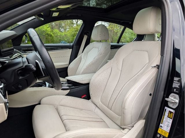 2022 BMW 5 Series 530i xDrive Sedan - 23010662 - 14