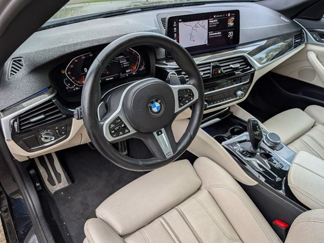 2022 BMW 5 Series 530i xDrive Sedan - 23010662 - 17