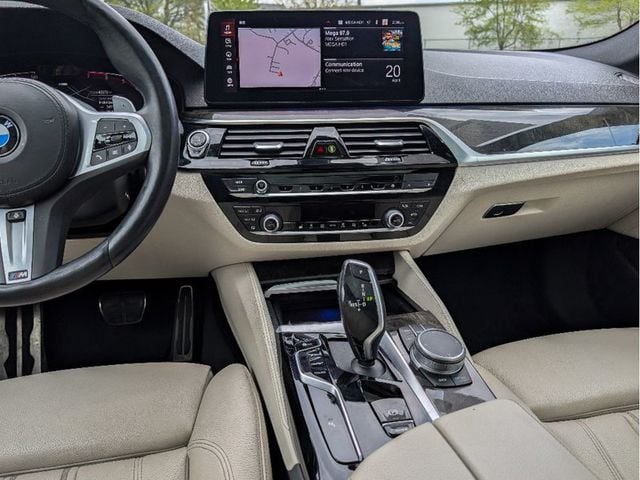 2022 BMW 5 Series 530i xDrive Sedan - 23010662 - 19