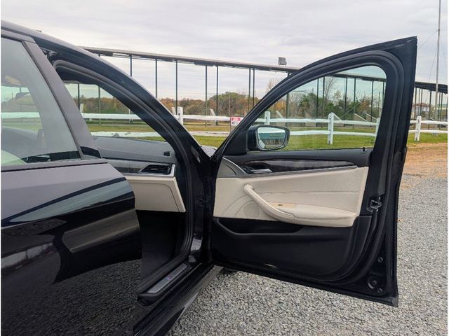 2022 BMW 5 Series 530i xDrive Sedan - 22941494 - 11