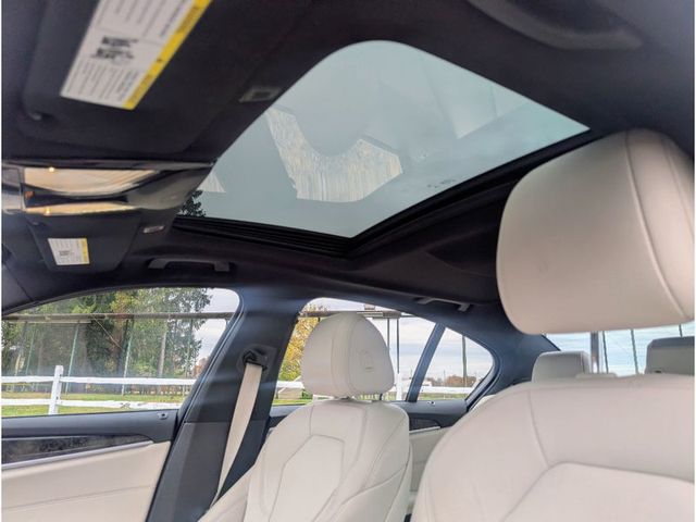 2022 BMW 5 Series 530i xDrive Sedan - 22941494 - 16