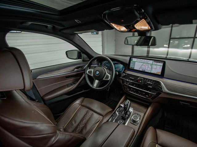 2022 BMW 5 Series M550i xDrive Sedan - 22996118 - 16