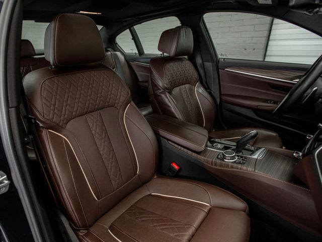 2022 BMW 5 Series M550i xDrive Sedan - 22996118 - 25