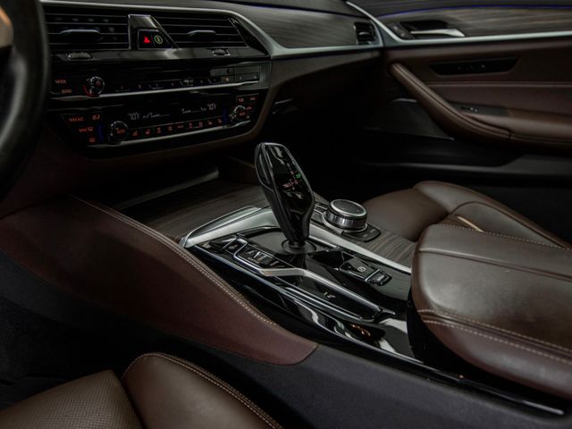 2022 BMW 5 Series M550i xDrive Sedan - 22996118 - 26