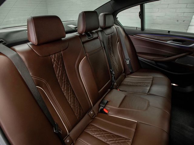 2022 BMW 5 Series M550i xDrive Sedan - 22996118 - 31