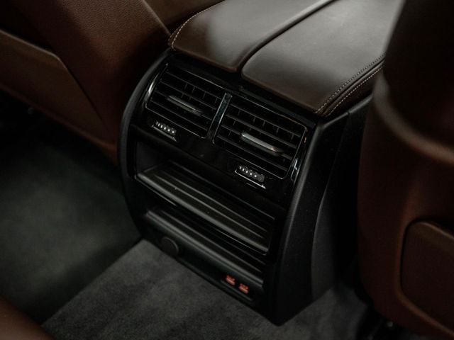 2022 BMW 5 Series M550i xDrive Sedan - 22996118 - 32