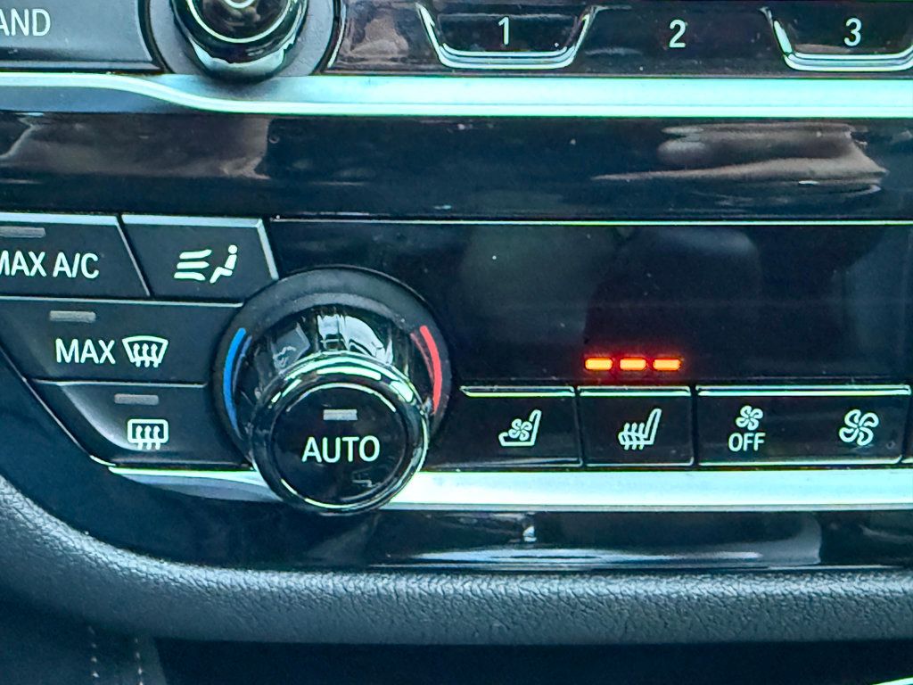 2022 BMW 5 Series M550i xDrive Sedan - 22955888 - 21