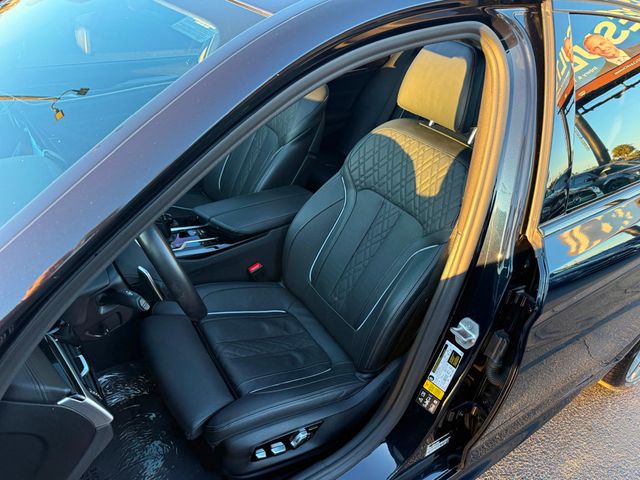 2022 BMW 5 Series M550i xDrive Sedan - 22955888 - 8