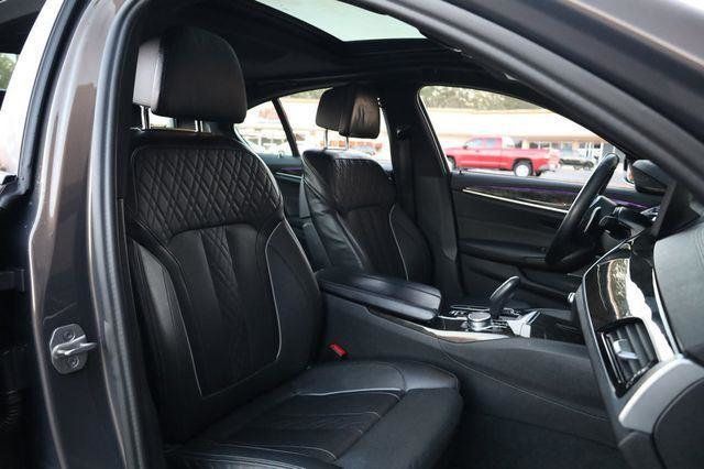 2022 BMW 5-Series M550xi - 23027876 - 22