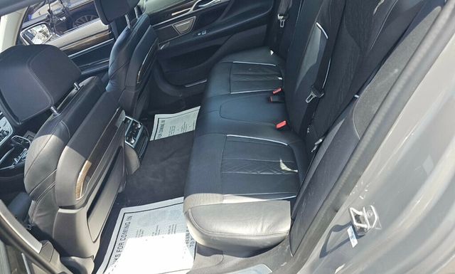 2022 BMW 7 Series 740i - 23037113 - 8