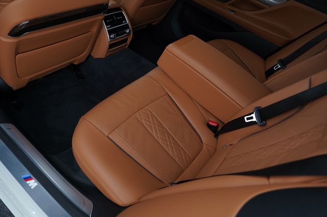 2022 BMW 7 Series 740i M Sport - 23035603 - 10