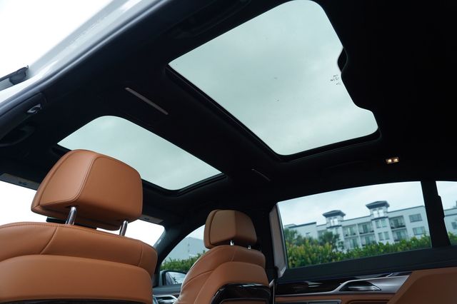 2022 BMW 7 Series 740i M Sport - 23035603 - 24