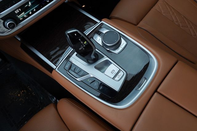 2022 BMW 7 Series 740i M Sport - 23035603 - 34