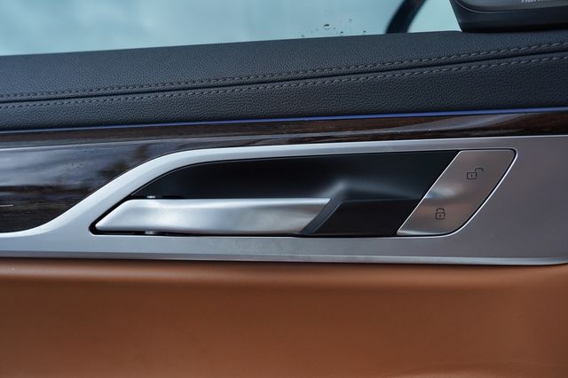 2022 BMW 7 Series 740i M Sport - 23035603 - 37