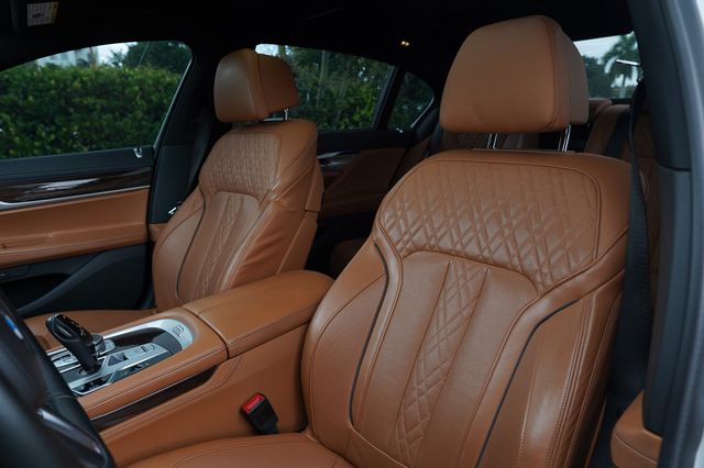 2022 BMW 7 Series 740i M Sport - 23035603 - 8