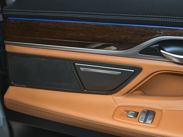 2022 BMW 7 Series 740i xDrive - 23011163 - 15