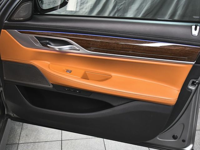 2022 BMW 7 Series 740i xDrive - 23011163 - 17