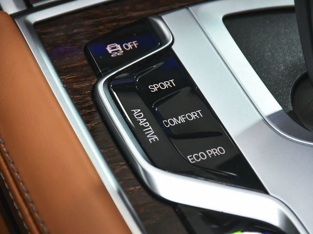 2022 BMW 7 Series 740i xDrive - 23011163 - 40