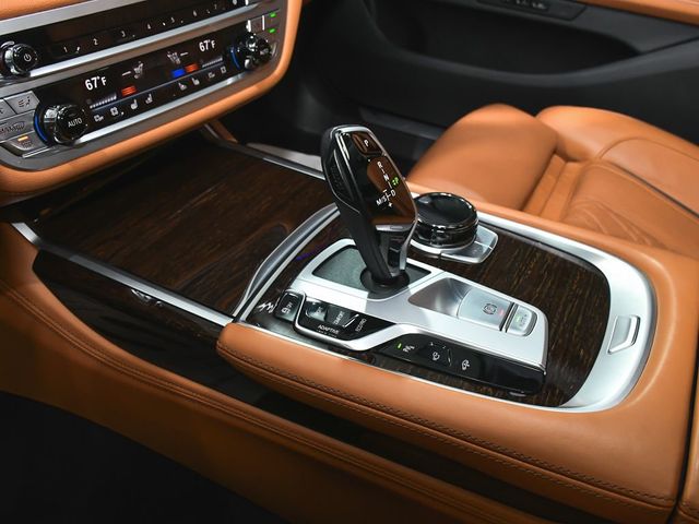 2022 BMW 7 Series 740i xDrive - 23011163 - 52