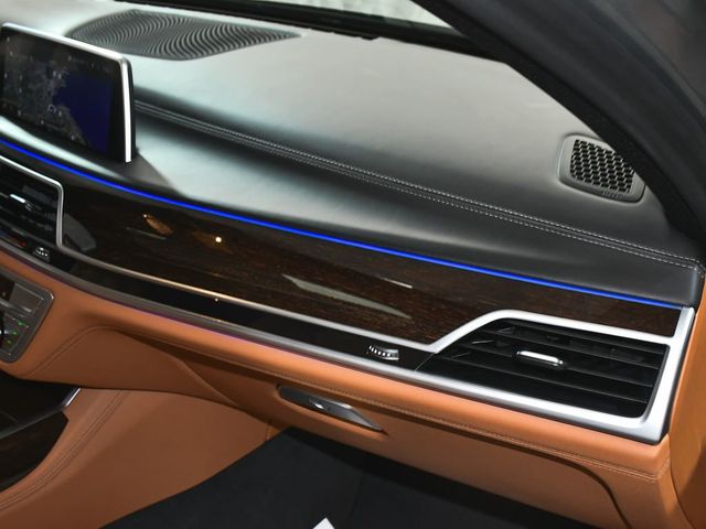 2022 BMW 7 Series 740i xDrive - 23011163 - 72