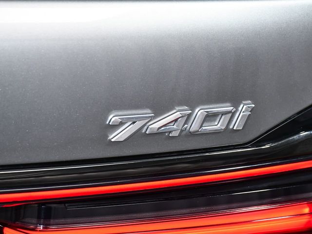 2022 BMW 7 Series 740i xDrive - 23011163 - 98
