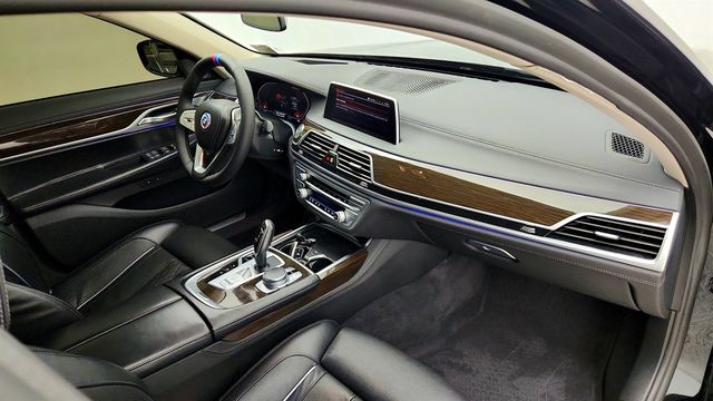 2022 BMW 7 Series 740i xDrive w/ Premium Pkg, Ventilated & Heated Seats - 23040973 - 25
