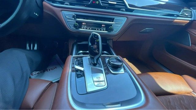 2022 BMW 7 Series 750i - Photo 12