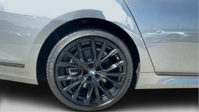 2022 BMW 7 Series 750i - Photo 21