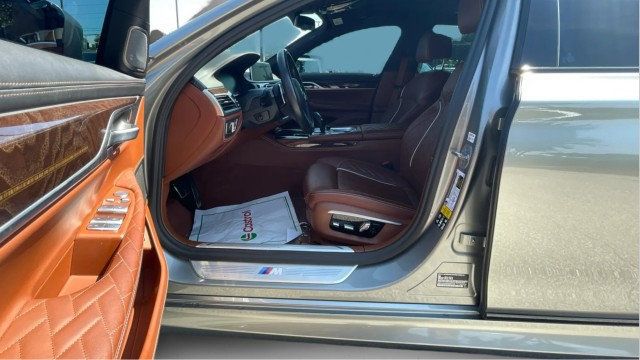 2022 BMW 7 Series 750i - Photo 9