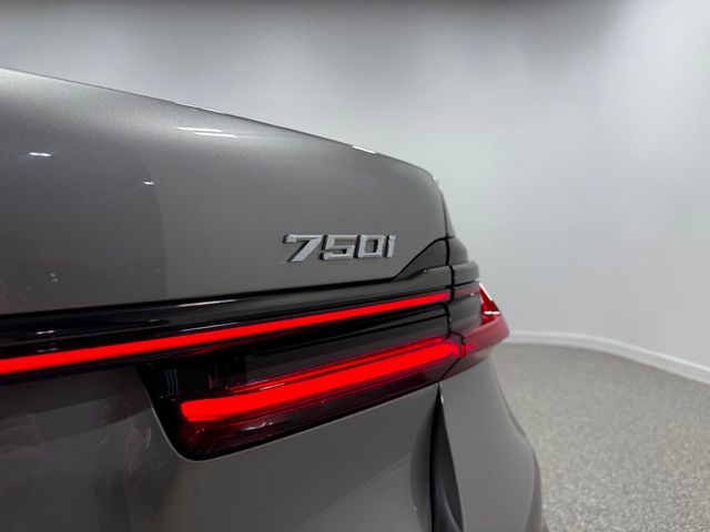 2022 BMW 7 Series 750i xDrive - 22982893 - 39