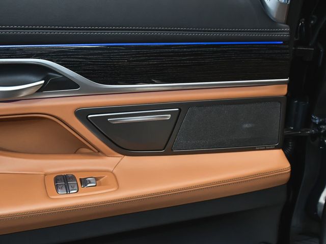 2022 BMW 7 Series 750i xDrive - 23011154 - 13
