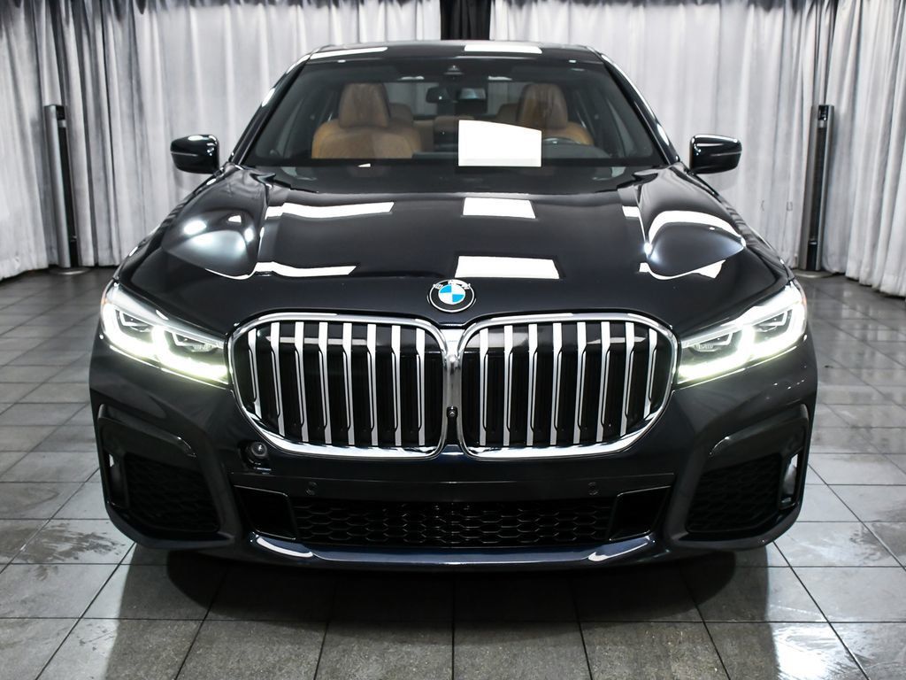 BMW 7 Series photo 2