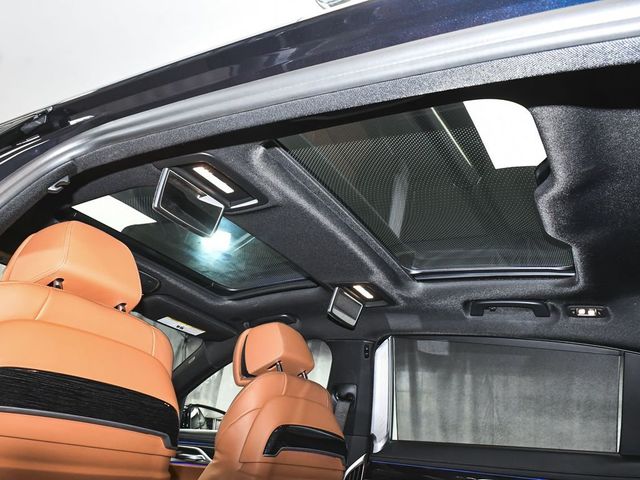 2022 BMW 7 Series 750i xDrive - 23011154 - 62