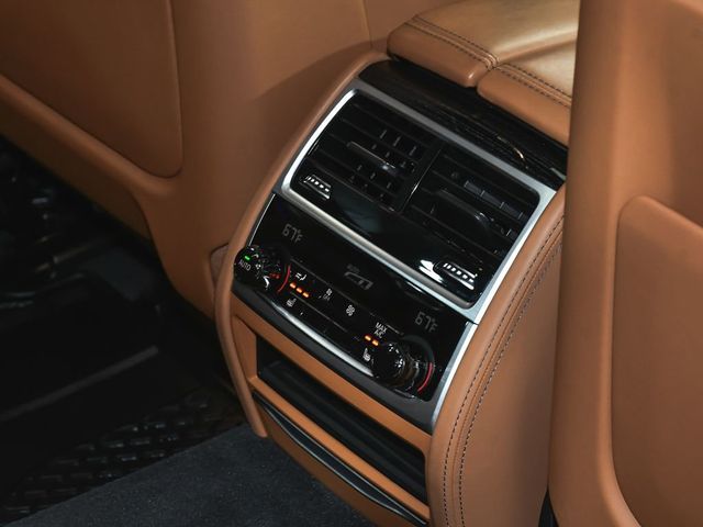 2022 BMW 7 Series 750i xDrive - 23011154 - 64