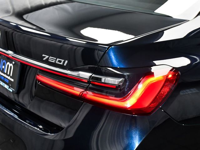 2022 BMW 7 Series 750i xDrive - 23011154 - 92