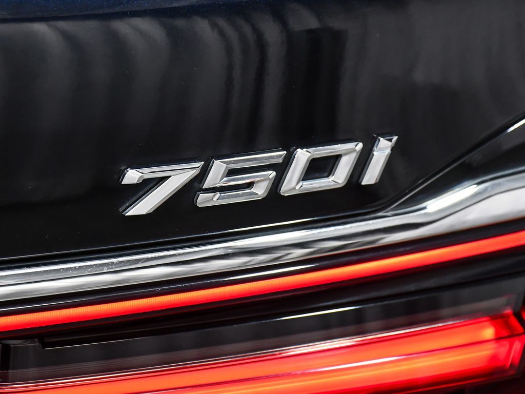 BMW 7 Series photo 99