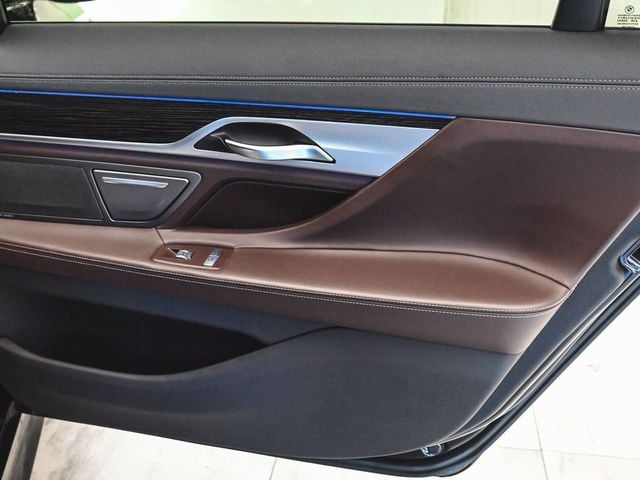 2022 BMW 7 Series 750i xDrive - 23050633 - 9