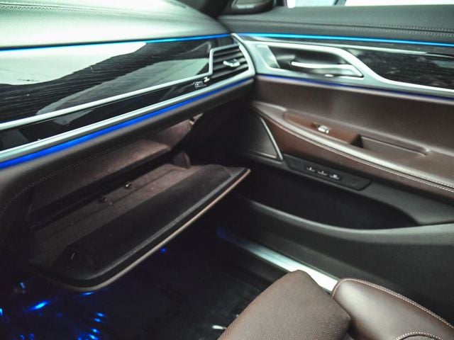 2022 BMW 7 Series 750i xDrive - 23050633 - 13