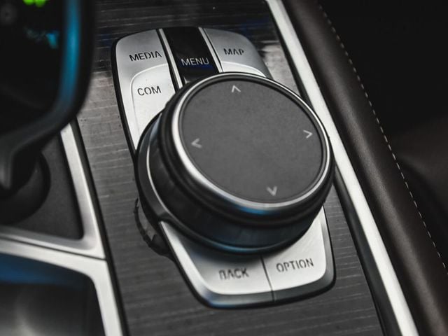 2022 BMW 7 Series 750i xDrive - 23050633 - 26