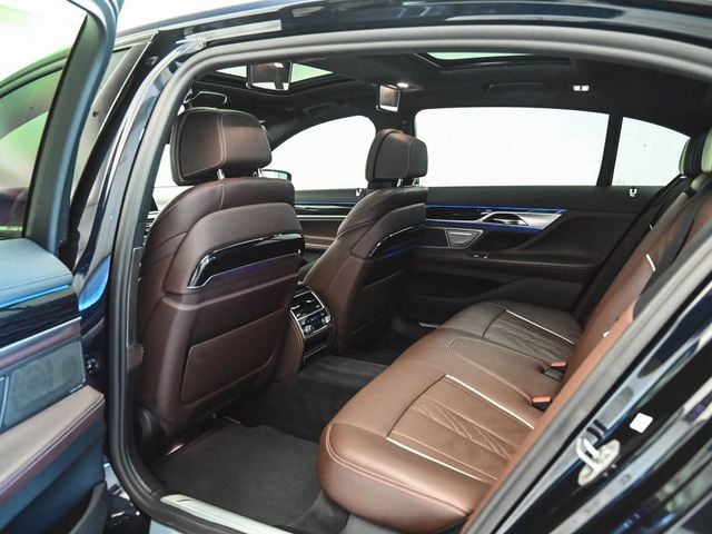 2022 BMW 7 Series 750i xDrive - 23050633 - 29