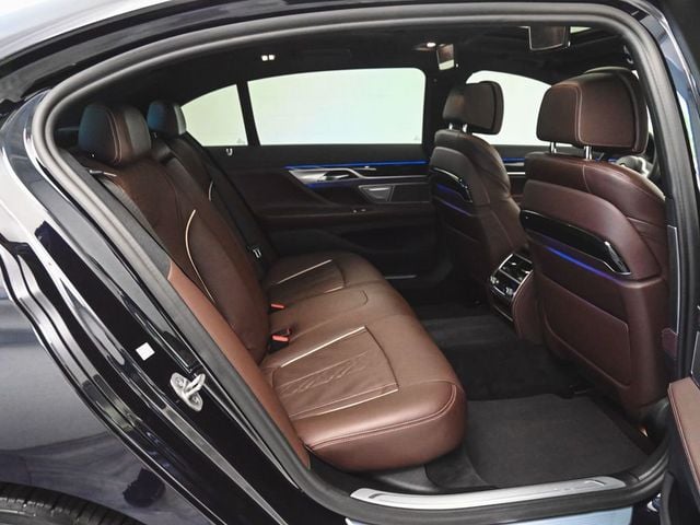 2022 BMW 7 Series 750i xDrive - 23050633 - 31