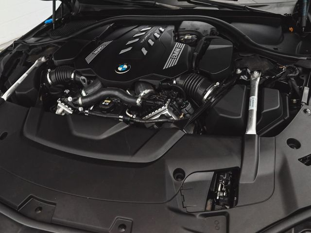2022 BMW 7 Series 750i xDrive - 23050633 - 37