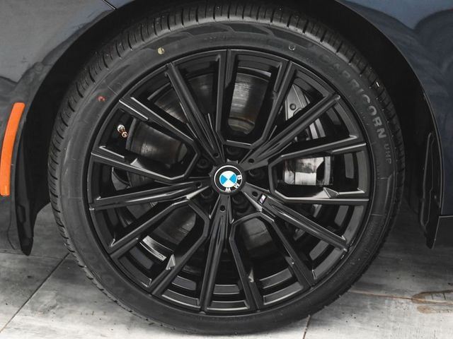 2022 BMW 7 Series 750i xDrive - 23050633 - 5