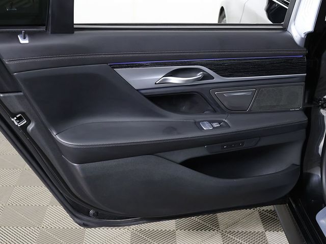 2022 BMW 7 Series 750i xDrive - 23024859 - 33