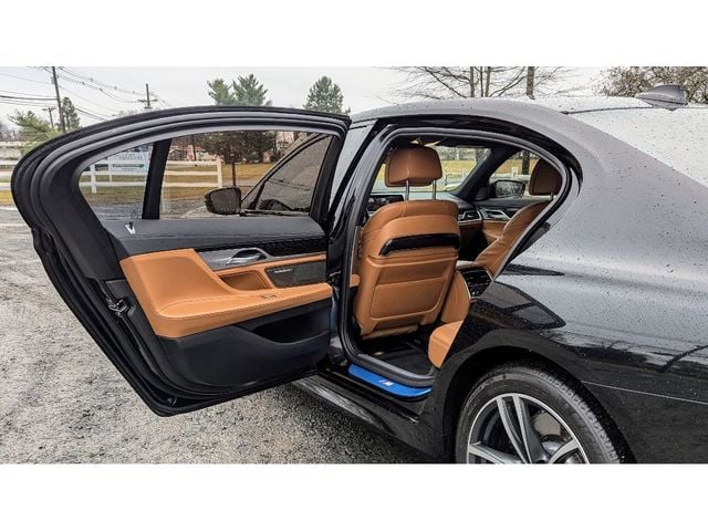 2022 BMW 7 Series 750i photo 10