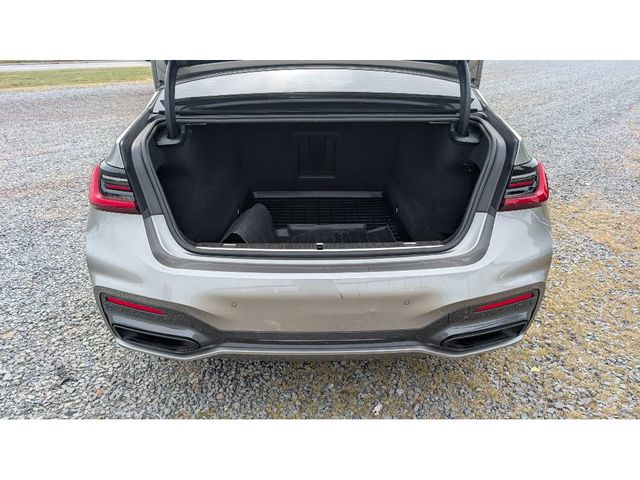 2022 BMW 7 Series 750i xDrive - 22926520 - 12