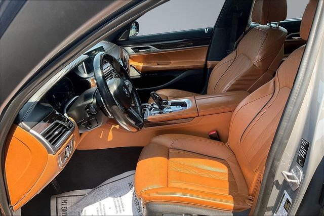 2022 BMW 7 Series 750i xDrive - 23053810 - 9