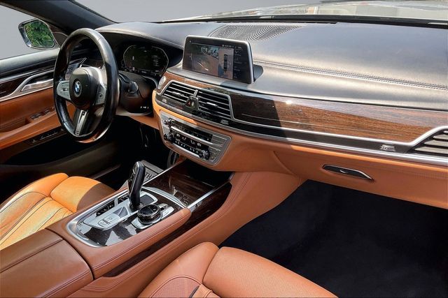 2022 BMW 7 Series 750i xDrive - 23053810 - 11
